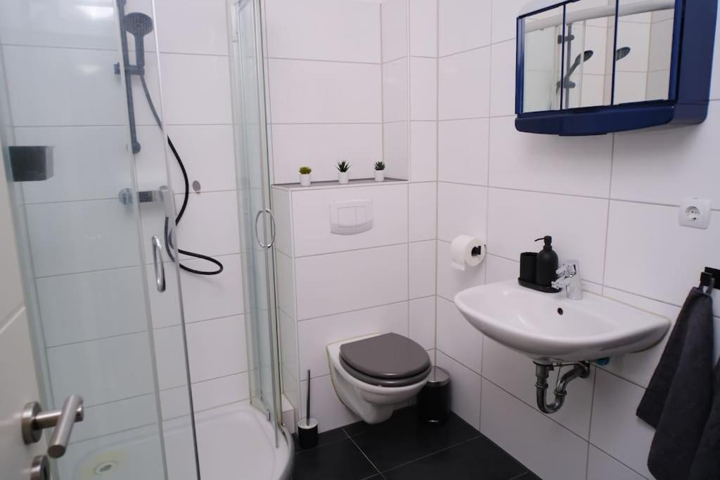 Schoene 4-Bettzimmer Wohnung In Celle Exterior photo